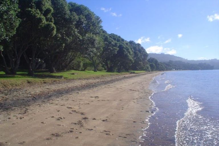 Photo of property in 95 Cornwallis Road, Cornwallis, Auckland, 0604