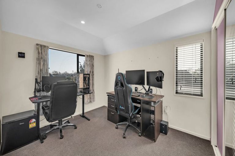 Photo of property in 32a Berkshire Drive, Avonhead, Christchurch, 8042