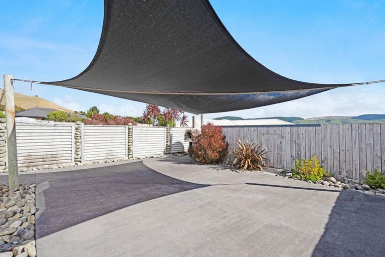Photo of property in 99 Bing Lucas Drive, Tawa, Wellington, 5028