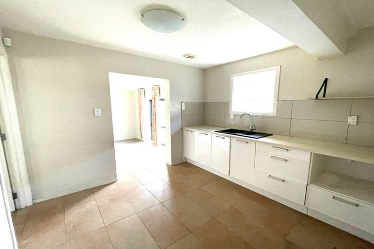 Photo of property in 100 Oakdale Road, Mount Roskill, Auckland, 1041