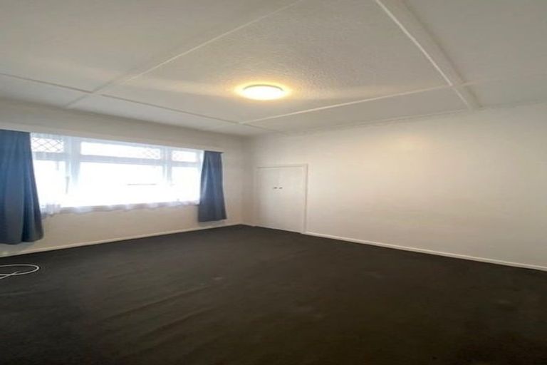 Photo of property in 17 Lawrence Street, Newtown, Wellington, 6021