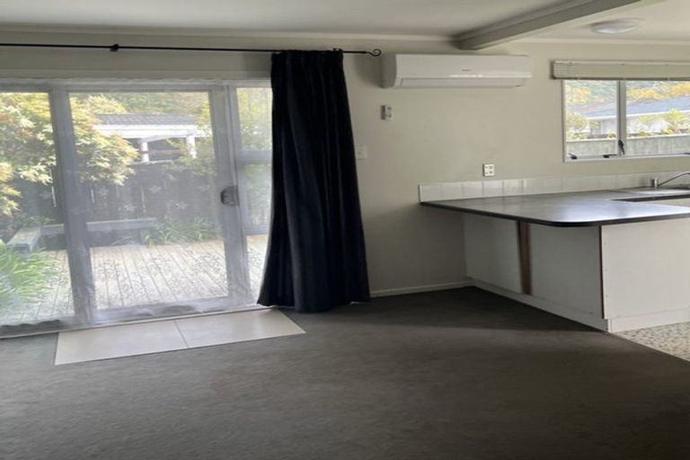 Photo of property in 9b Gemstone Drive, Birchville, Upper Hutt, 5018