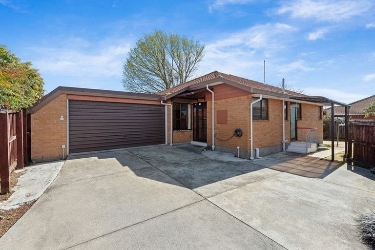 Photo of property in 2/12 Algie Place, Avonhead, Christchurch, 8042