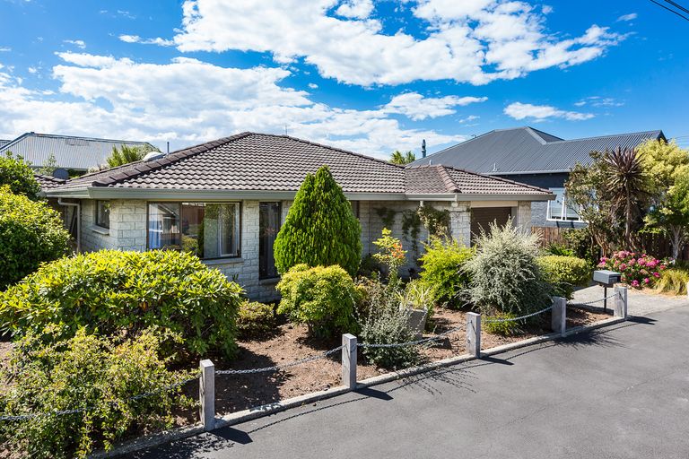 Photo of property in 32 Hargest Crescent, Saint Kilda, Dunedin, 9012