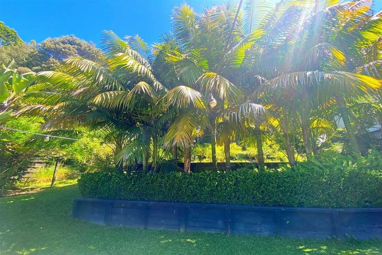 Photo of property in 153 Laingholm Drive, Laingholm, Auckland, 0604