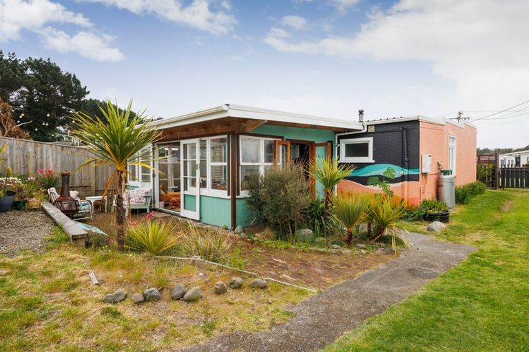 Photo of property in 16 Chrystal Street, Foxton Beach, Foxton, 4815