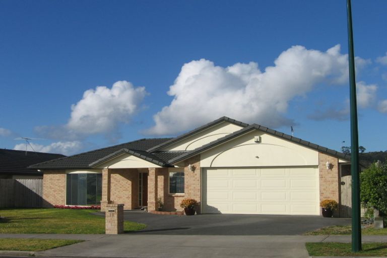 Photo of property in 18 Corrofin Drive, East Tamaki, Auckland, 2013