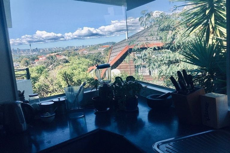 Photo of property in 28 Murano Place, Chatswood, Auckland, 0626