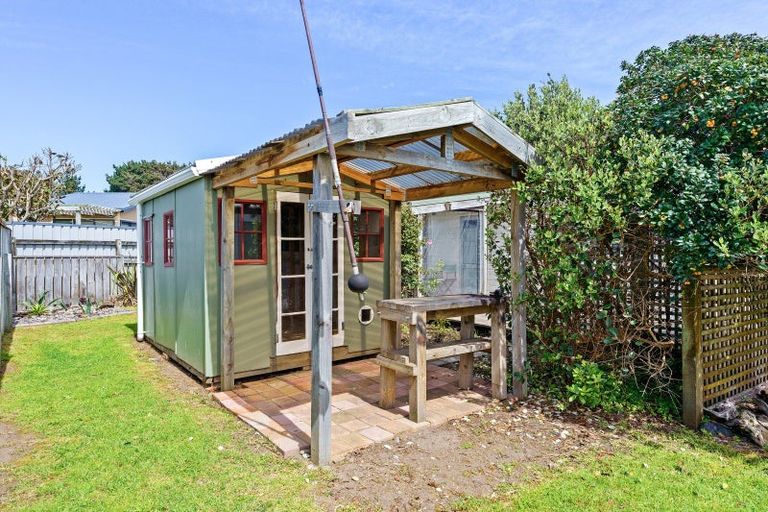 Photo of property in 19 Karaka Street, Otaki Beach, Otaki, 5512