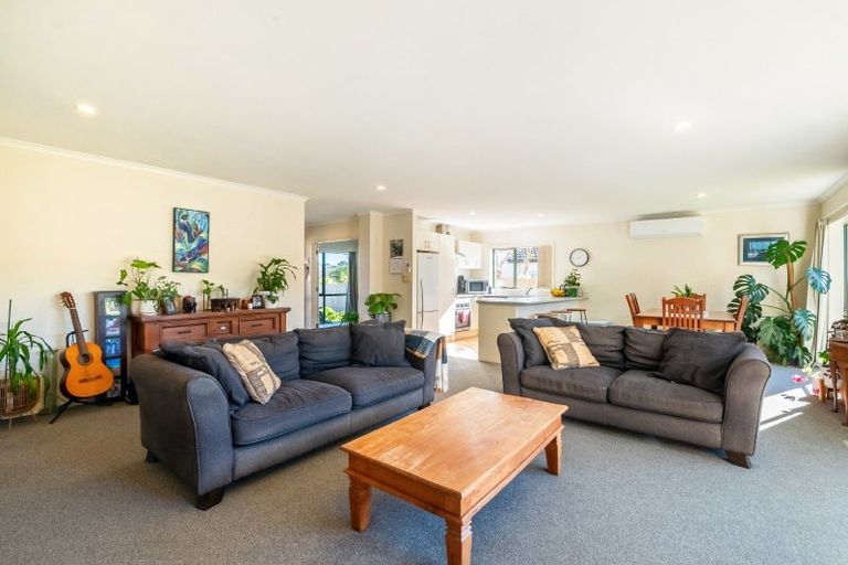 Photo of property in 15 Hercules Drive, Henderson, Auckland, 0612