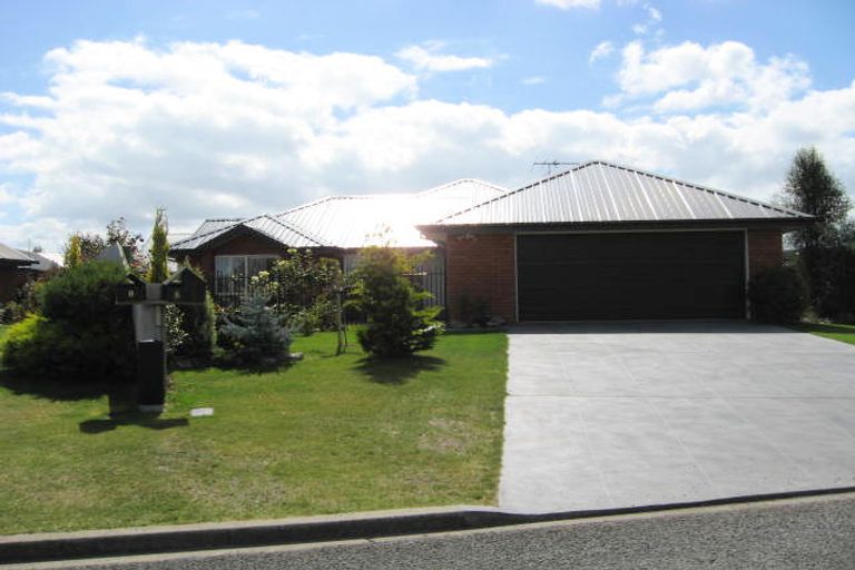 Photo of property in 6 Devon Crescent, Darfield, 7510