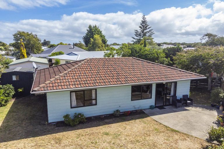 Photo of property in 9b Rodney Grove, Paraparaumu, 5032