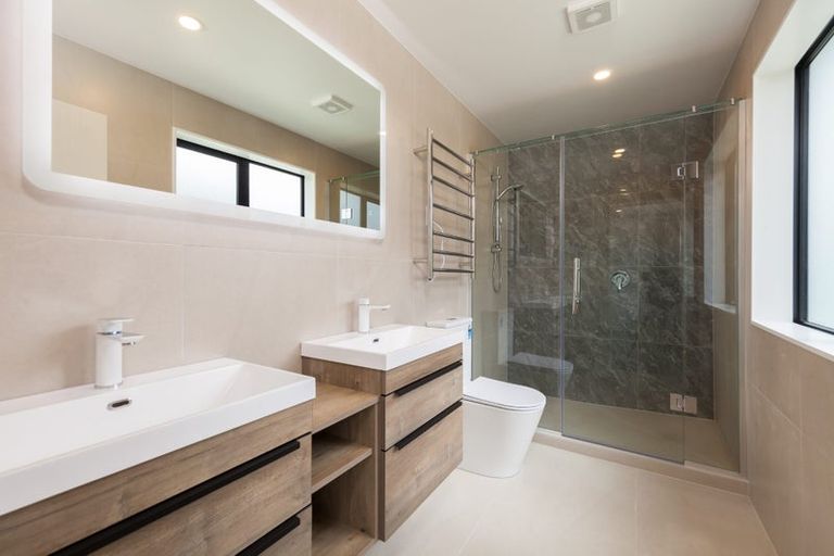 Photo of property in 5 Endurance Rise, Orewa, 0931