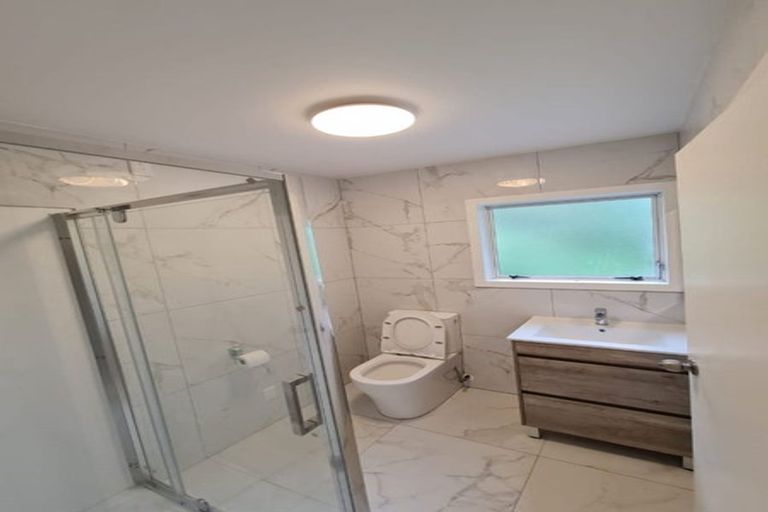 Photo of property in 11 Rerewai Place, Kelston, Auckland, 0602