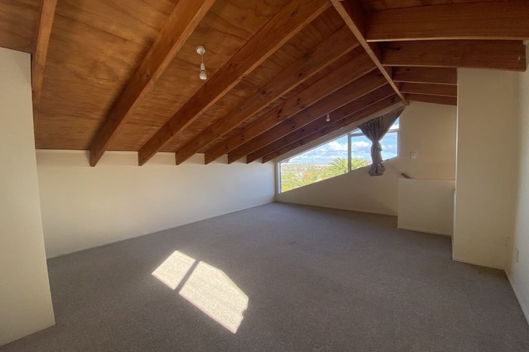 Photo of property in 4a Lavery Place, Sunnynook, Auckland, 0632