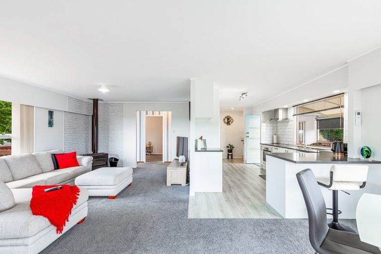 Photo of property in 26 Longreach Drive, Sunnyvale, Auckland, 0612