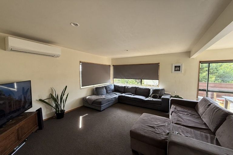 Photo of property in 1/194 Whangaparaoa Road, Red Beach, 0932