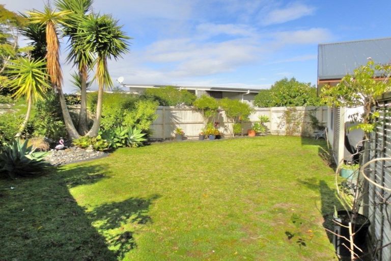 Photo of property in 6 Resolution Place, One Tree Point, 0118