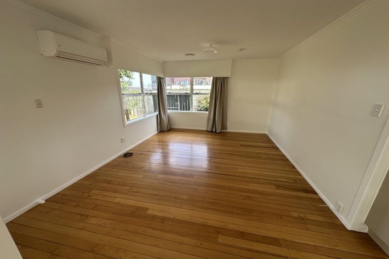 Photo of property in 2/8 Edgewater Drive, Pakuranga, Auckland, 2010