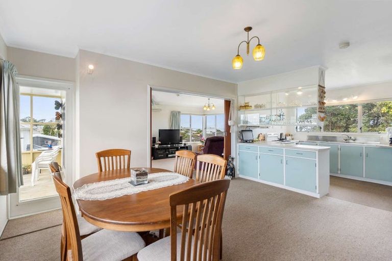 Photo of property in 17 Toroa Street, Torbay, Auckland, 0630