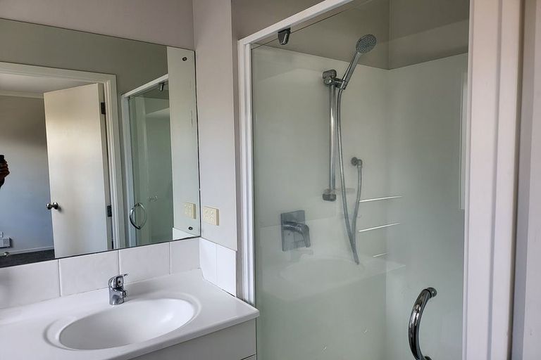 Photo of property in 27 Tussock Avenue, Mangere, Auckland, 2022