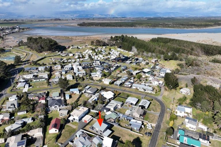 Photo of property in 13 Signal Street, Foxton Beach, Foxton, 4815