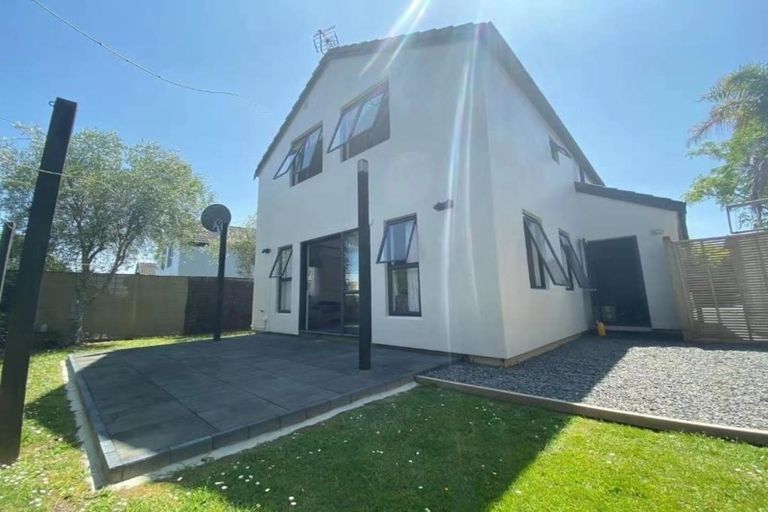 Photo of property in 2/48 Schnapper Rock Road, Schnapper Rock, Auckland, 0632