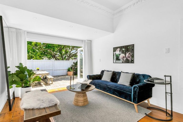 Photo of property in 14 Formby Avenue, Point Chevalier, Auckland, 1022