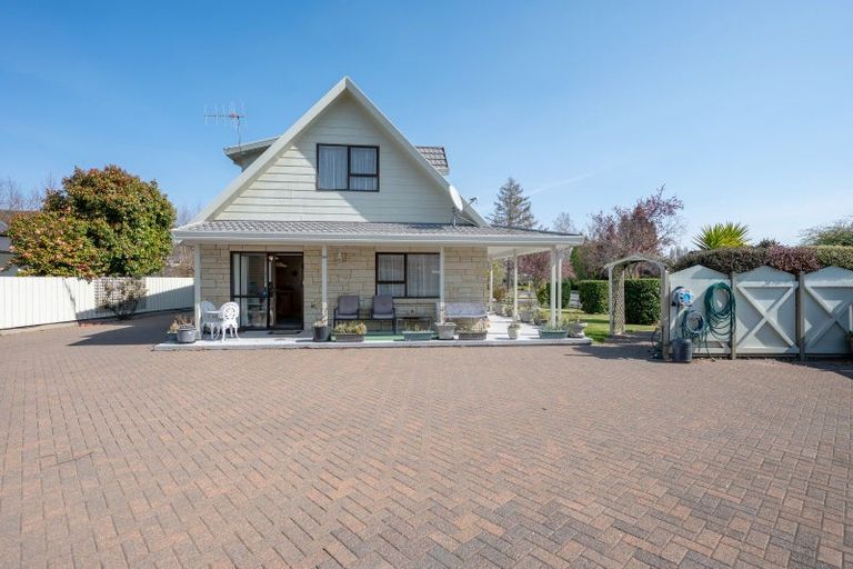 Photo of property in 2 Gibbs Place, Kinloch, Taupo, 3377