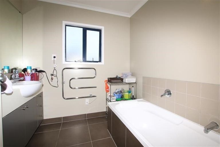 Photo of property in 103 Fields Parade, Oteha, Auckland, 0632