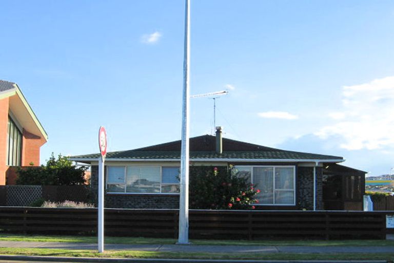 Photo of property in 184 Centreway Road, Orewa, 0931