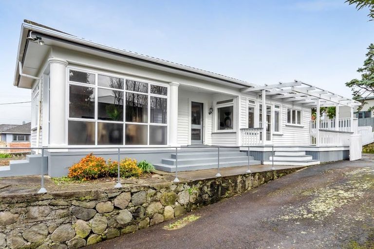 Photo of property in 106 Seaview Road, Westown, New Plymouth, 4310