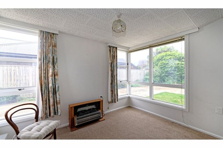 Photo of property in 21 Kinnaird Place, Hillmorton, Christchurch, 8025