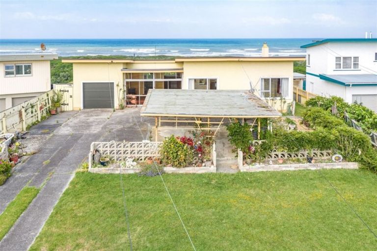 Photo of property in 93 Karaka Street, Castlecliff, Whanganui, 4501
