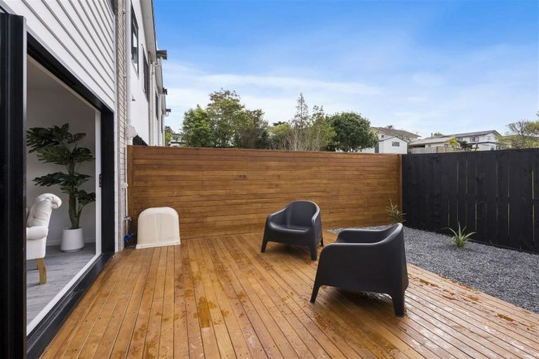 Photo of property in 10c Ballial Place, West Harbour, Auckland, 0618