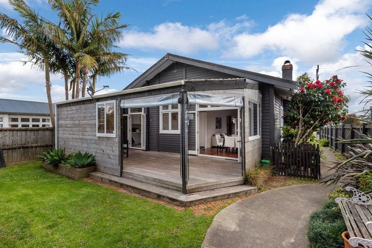 Photo of property in 72 Eversleigh Road, Belmont, Auckland, 0622
