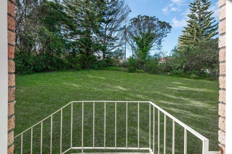 Photo of property in 2/74 Blakeborough Drive, Forrest Hill, Auckland, 0620