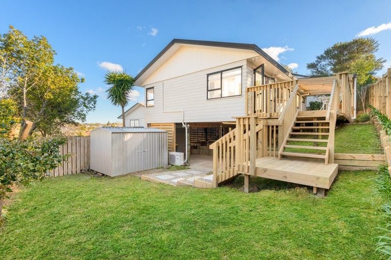 Photo of property in 1/14 Kupari Place, Totara Vale, Auckland, 0629