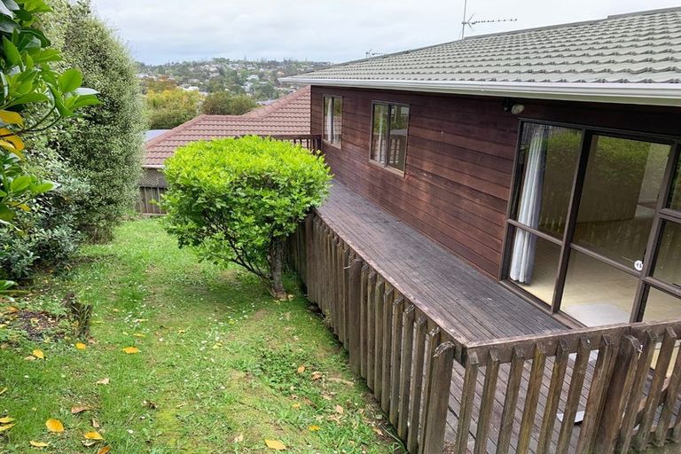 Photo of property in 2/21 Witheford Drive, Bayview, Auckland, 0629