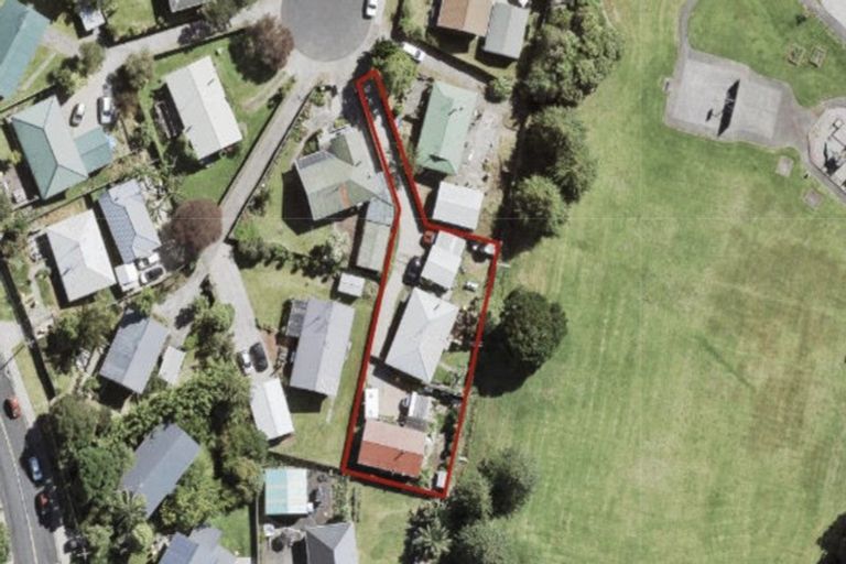 Photo of property in 2/20 Mile Place, Henderson, Auckland, 0612