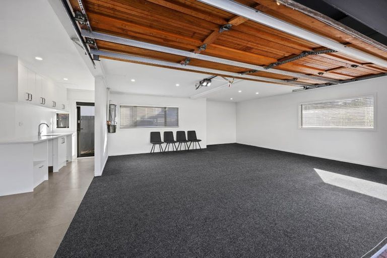 Photo of property in 2/30 Eastern Beach Road, Eastern Beach, Auckland, 2012