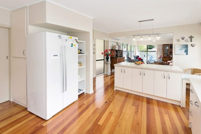 Photo of property in 9 Walpole Avenue, Hillpark, Auckland, 2102
