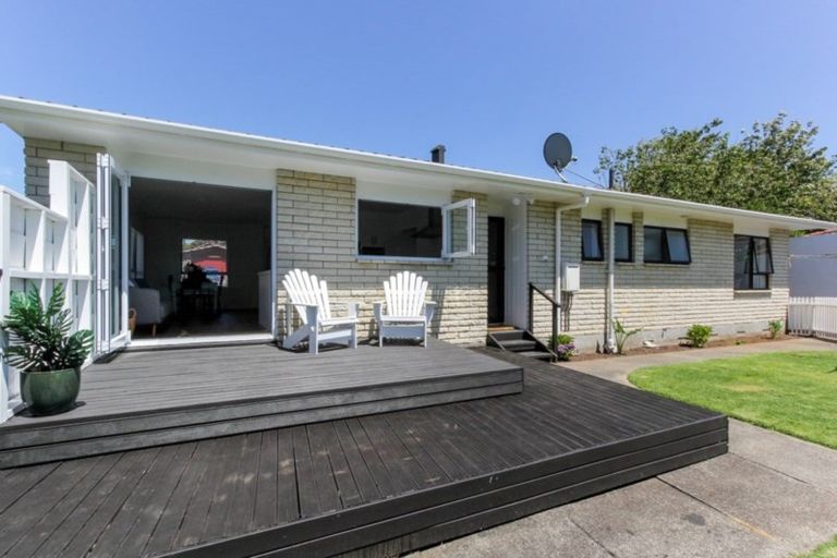 Photo of property in 60 Karina Road, Merrilands, New Plymouth, 4312