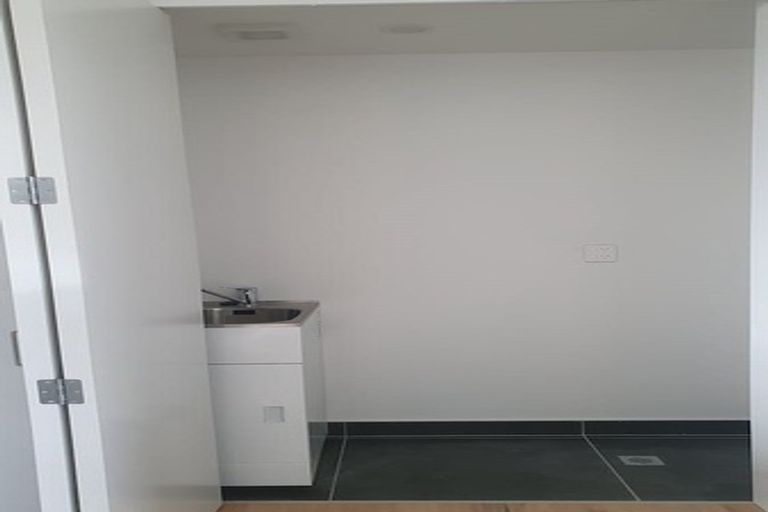 Photo of property in 15/62 Spenmoor Street, Newlands, Wellington, 6037