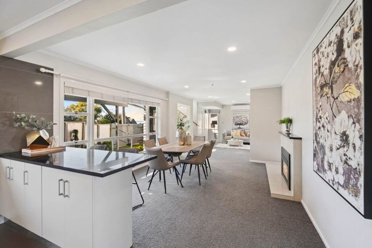 Photo of property in 19 Beach Road, Mellons Bay, Auckland, 2014