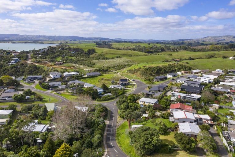 Photo of property in 35 Lorenzen Bay Road, Raglan, 3225