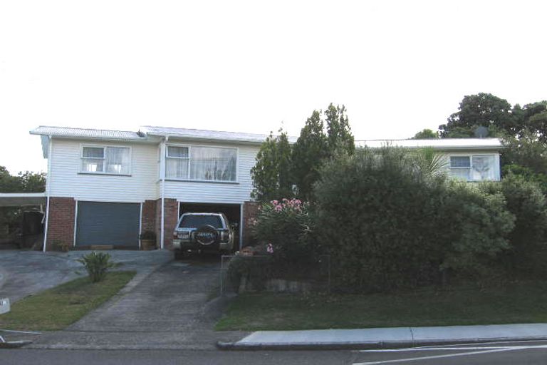 Photo of property in 39 Taupo Street, Green Bay, Auckland, 0604