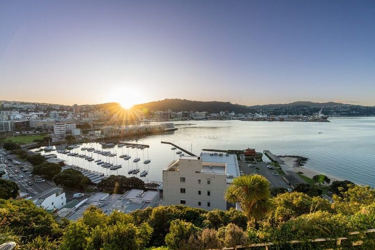 Photo of property in 48 Mcfarlane Street, Mount Victoria, Wellington, 6011