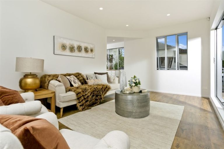 Photo of property in 356b East Coast Road, Sunnynook, Auckland, 0630