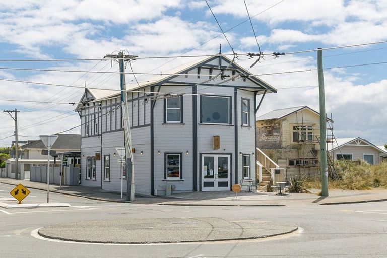 Photo of property in 1/102 Lyall Parade, Lyall Bay, Wellington, 6022